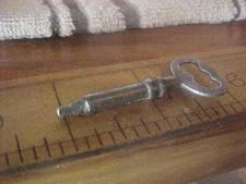 ANTIQUE TREADLE THREE SIDED TIP END SEWING MACHINE DRAWER KEY