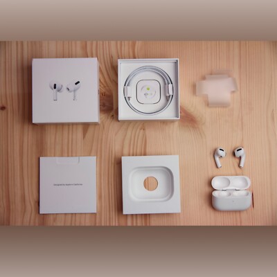 Apple AirPods Pro 1 mit MagSafe Kabellosem Ladecase - Weiß