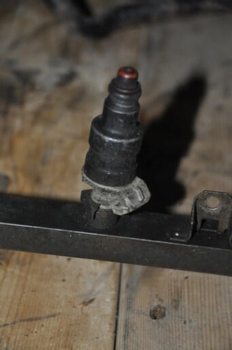 1) DD BMW 13531274550 OEM (USED) FUEL RAIL WITH REGULATOR & INJECTORS M20 1981 - Picture 12 of 23