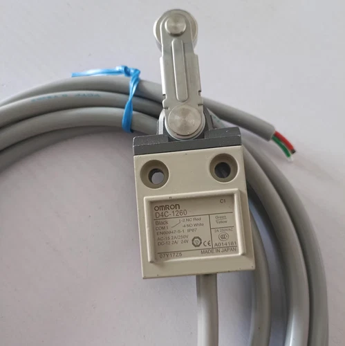 D4C-1260/1360/1460/1560 OMRON Roller Lever Plunger Limit Switch with wire