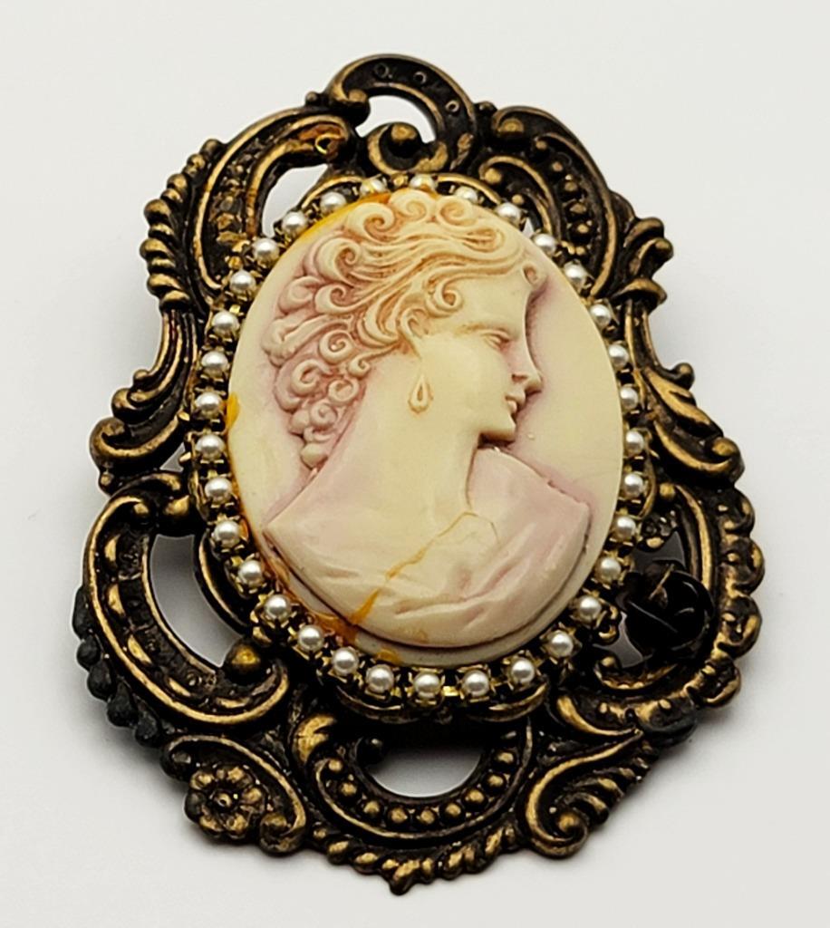 Vintage Signed DENISE BROWN Bronze tone Faux Pearls Cream CAMEO
