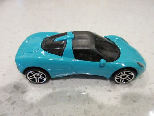 2025 Hot Wheels Gordon Murray Automotive T.33 Teal HW Factory Fresh Toy Race CAR - Picture 2 of 5