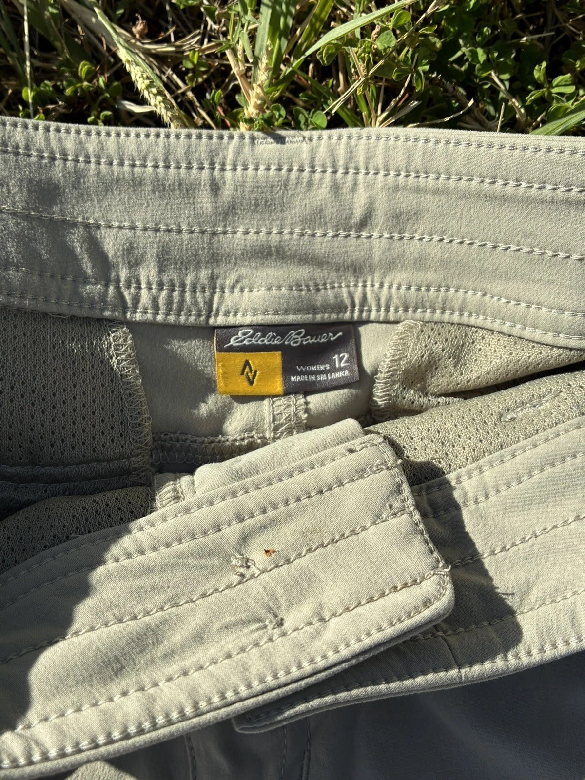 Eddie Bauer Rainier Shorts Beige Hiking Trail Nylon Women’s size 12