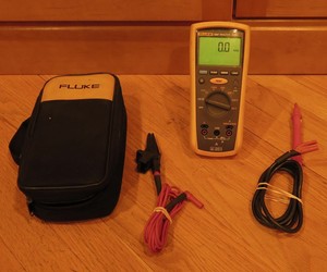 Fluke-1507-Insulation-Tester-Resistance-Meter-with-Case-amp-Leads