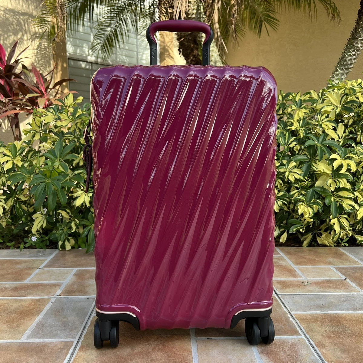 TUMI 19 Degree International Carry On 4 Wheel Expandable Travel