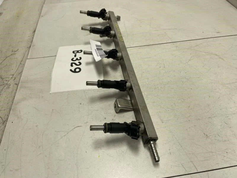 Volkswagen Passat SE 2012 carril inyector de combustible con inyectores se adapta a Jetta 05-14 OEM+ Foto 2 de 4