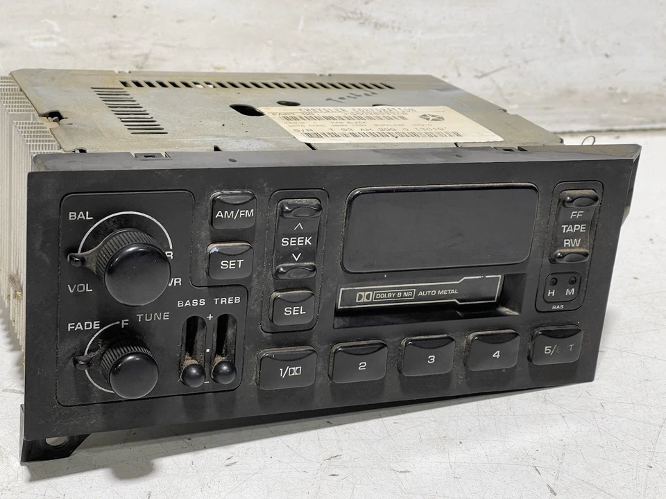 Reproductor de casete radio estéreo Jeep TJ Wrangler 97-02 RAS 56038933AD PROBADO CC 51 Foto 2 de 4