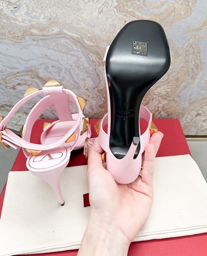 Valentino Garavani Roman Stud T-Strap 100mm Pink Sandals - 第 8/10 張圖片