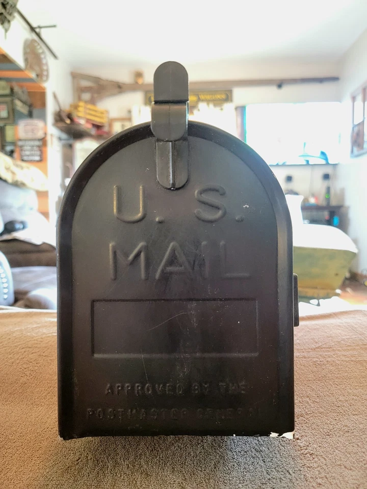 Vintage Large Galvanized Rural Farmhouse Rustic Mailbox W/Flag Postmaster App'd - Image 4 of 4