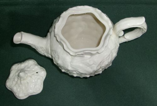 Spode Impl Williamsburg Pineapple 5-Cup Teapot with Lid - Picture 3 of 4