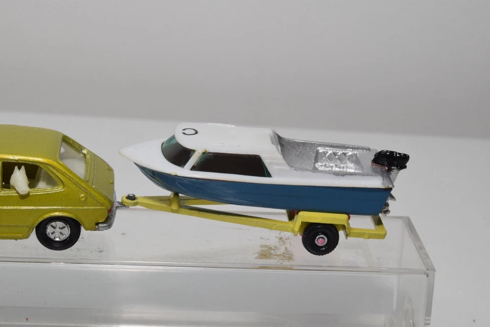 B32 1:53 3INCH MAJORETTE 203 FIAT 127 MET. YELLOW WITH BOAT + TRAILER EXHIBIT... - Image 4 of 4