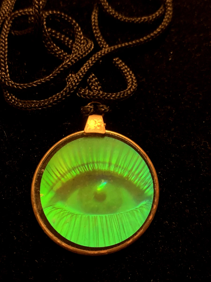 VINTAGE NEW RETRO 3D EYE HOLOGRAM ANNODIZED GOLD GLASS PENDANT