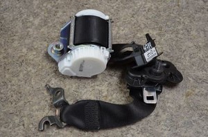 BMW 1er E87 2008Bj 4/5Tür Sicherheitsgurt Gurt Gurtstraffer vorne links 33059848