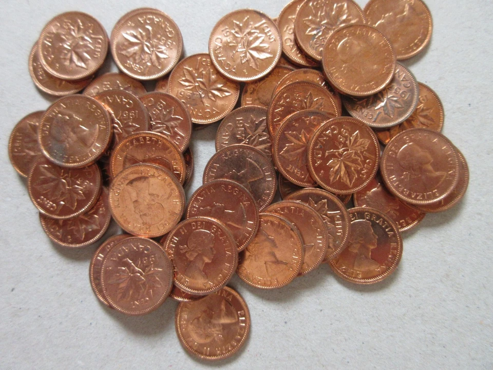 Roll of 1957 Canada Small Cents UNC (50 Penny Coins). 1p 1c (R195-196,198) - Image 4 of 4