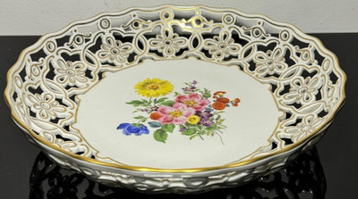 Meissen Porzellan Schale Korb Durchbruchrand, Blumen Handmalerei floral Goldrand