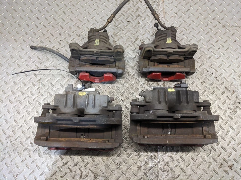 Pinzas delanteras y traseras Corvette 97-04 OEM izquierda derecha conductor pasajero 1172775 Foto 2 de 4