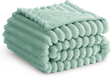 RUIKASI Kuscheldecke 150×200 cm – Flauschig Salbeigrün Sofadecke Warm & Weich