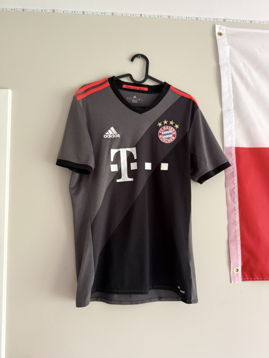 FC Bayern 16/17 Away Kit | eBay