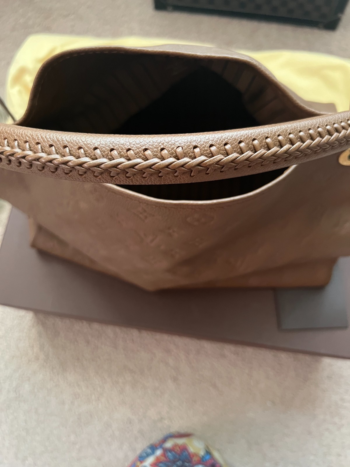 AUTHENTIC LOUIS VUITTON ARTSY MM BEIGE OMBRE TERRE EMPRETE thumbnail 5