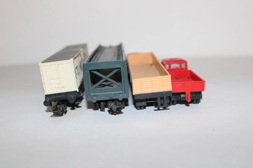 LIMA LOT DE 2 WAGONS + 2 CAMIONS REF: 2857/903 - Photo 3/3