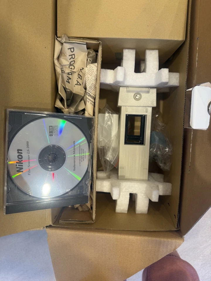 Escáner de película Nikon LS-2000 35 mm - Nuevo en caja Foto 2 de 2