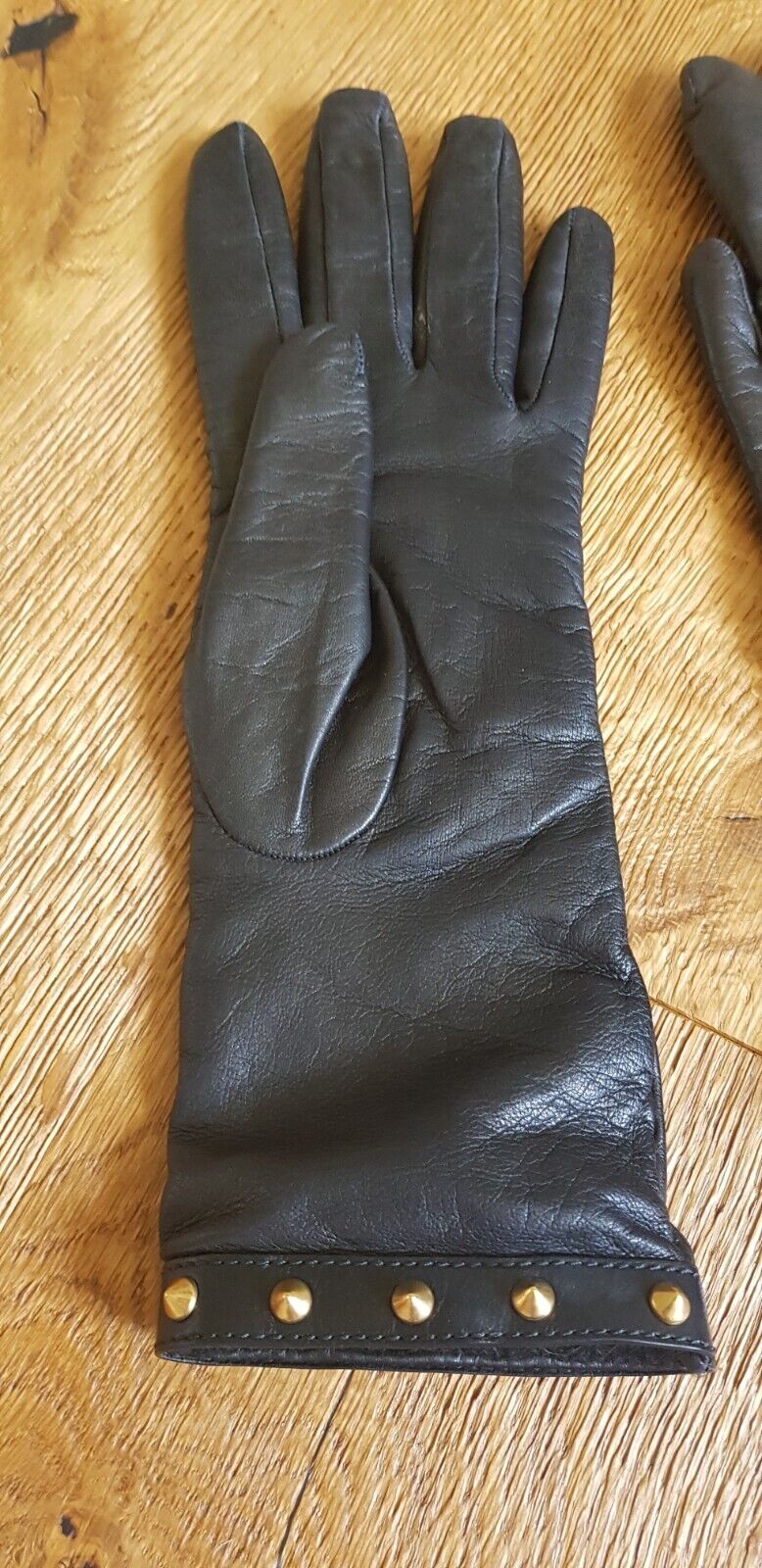Neue GUCCI LUXUS HW Lederhandschuhe Gr. 7 NAPPA schwarz, design Nieten 