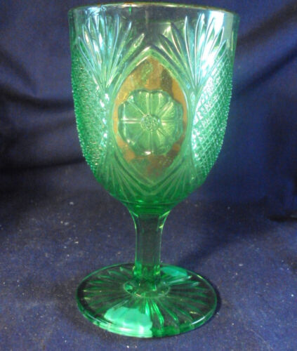 Daisy pattern Cooperative Flint Goblet Apple green uranium glowy Gob1