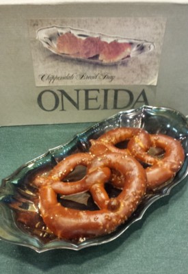 Oneida Chippendale Bread Roll Tray Silver Plated 12''