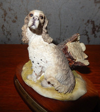 Vintage Leonardo Spaniel Dog  on a wooden base  Excellent condition 14cm long