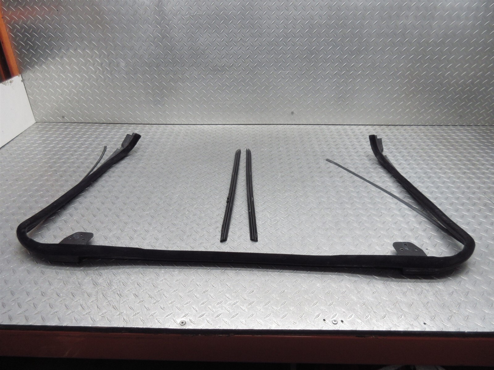 2008 Ferrari F430 Spider 65797300 Front Windshield Windscreen Glass Seal Gasket