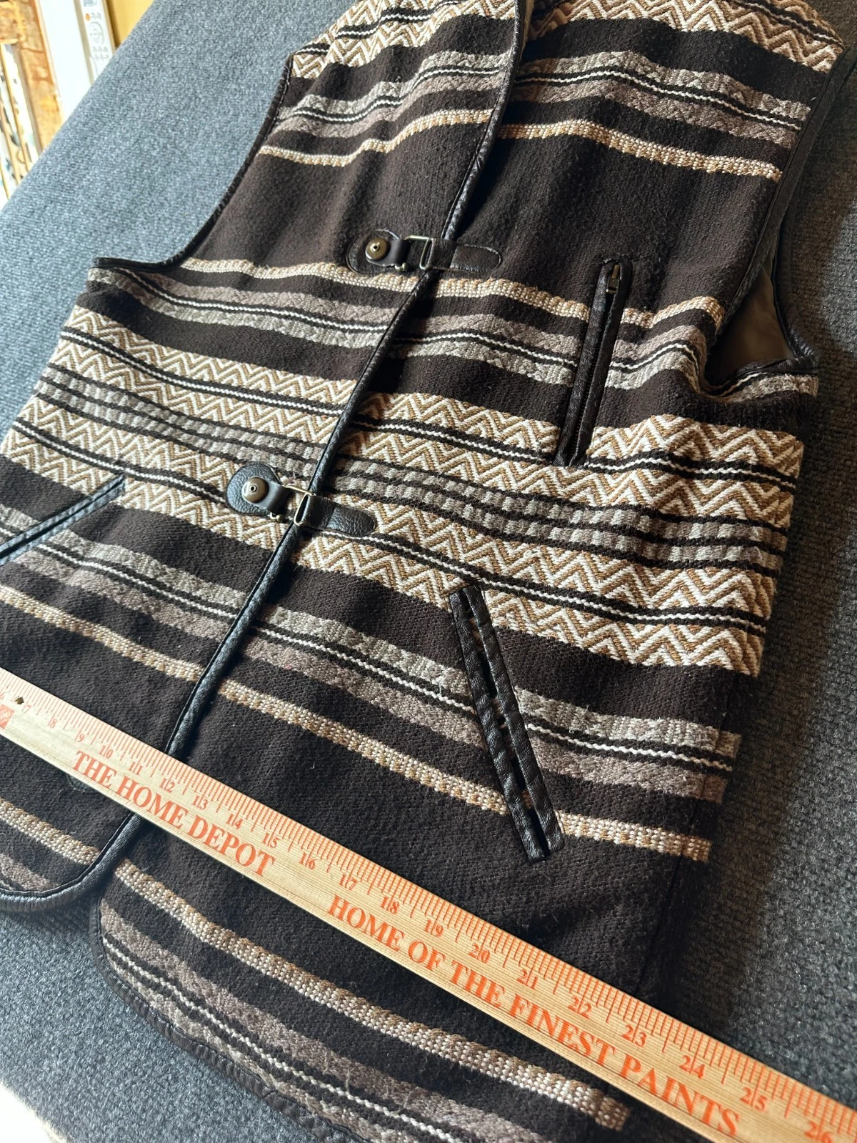 "Rue Grenelle" 1980 vintage wool men vest medium, 3 pockets, breast with zepper - product detail image 3