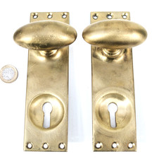 1x PAIR OF ANTIQUE REGENCY REVIVAL/ARTS & CRAFTS BRASS OVAL KNOB DOOR HANDLES