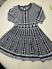 637. Nina Leonard White Black Sweater Dress M Checkerboard Aztec Pattern