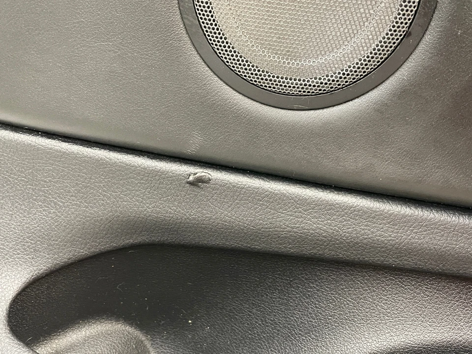 15 16 17 BMW M4 F82 Paso delantero derecho Interior Puerta Panel Negro 1525 OEM Foto 3 de 4