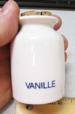 Eva Trio Porcelain Spice jar w cork stopper, designed by Ole Palsby, Vanille