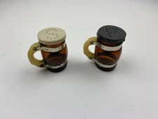Vintage Amber Brown Glass Beer Mug Salt and Pepper Shakers 4Z