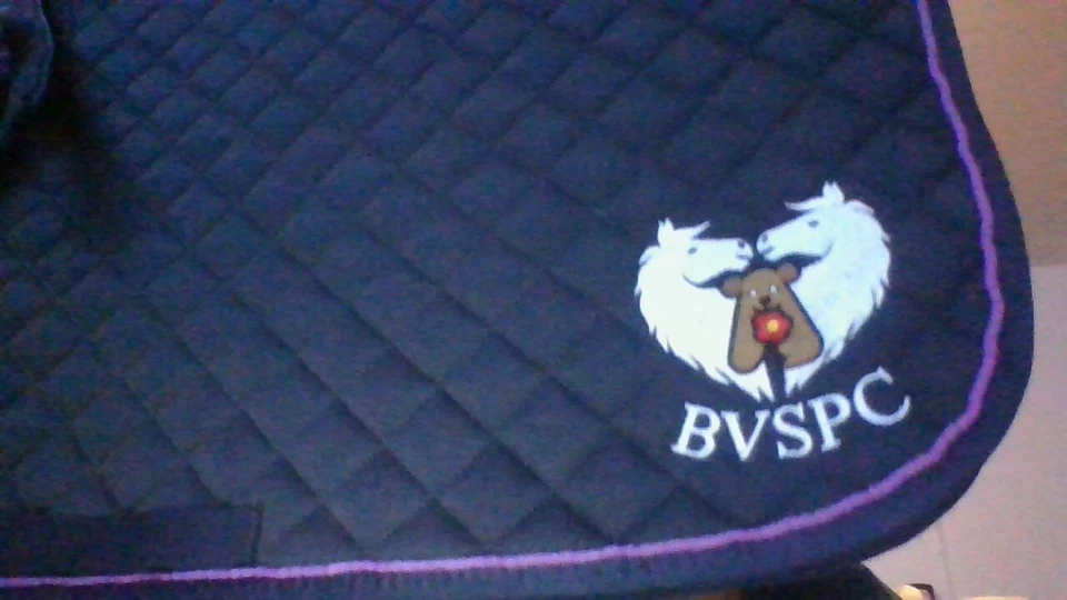 Новый с Ярлыками! Roma английский седло подушечка выстеганная черный w/фиолетовый отделки вышитый BVSPC - WOW - Изображение 3 из 4