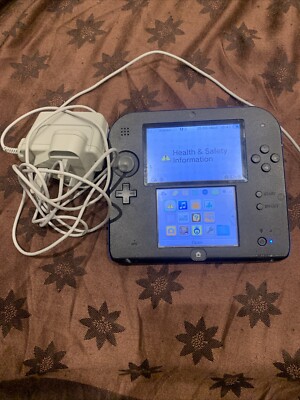 Nintendo 2DS Konsole und Ladegerät mit Stylus Kobaltblau und Schwarz funktionstüchtig