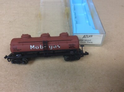 N SCALE ATLAS MOBILE THREE DOME TANK CAR  ITEM 2293  RD NO. SVX 1442 CASE