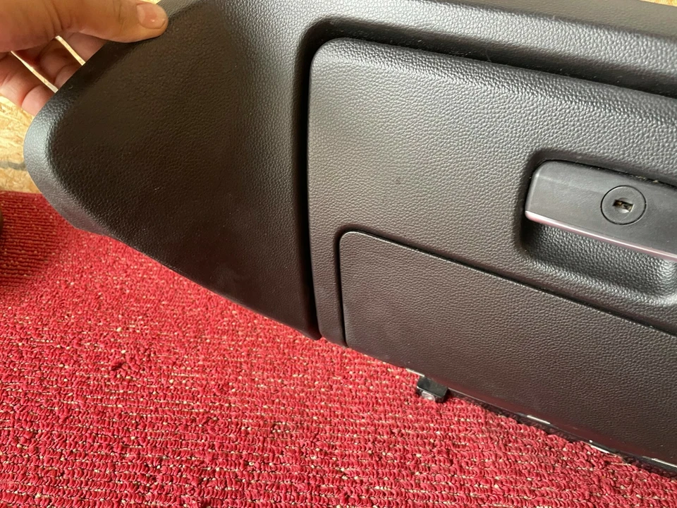 BMW E88 135IS CONVERTIBLE GUANTERA COMPARTIMENTO DE ALMACENAMIENTO NEGRO MONTAJE OEM 95K Foto 4 de 4