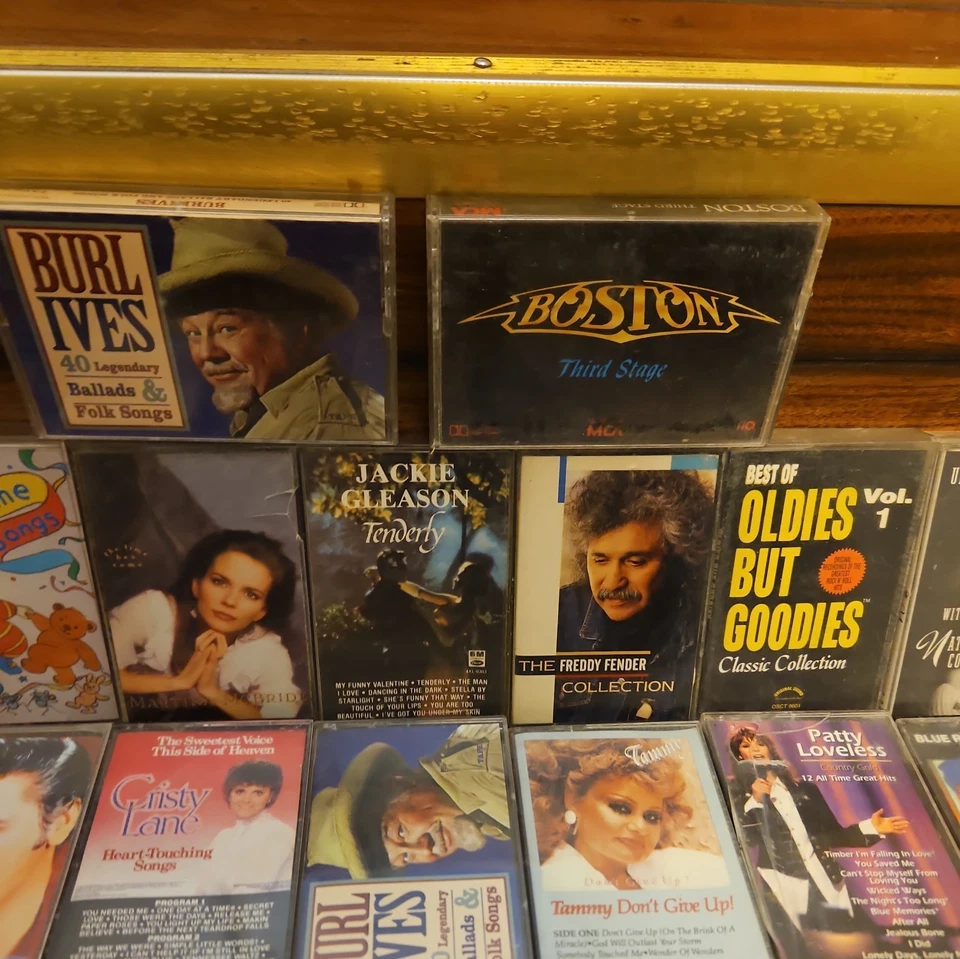 @@LOOK Lot of 50 Music Cassette Tapes - Country, Rock, Kids, R&B, ++ @@ Foto 2 de 4