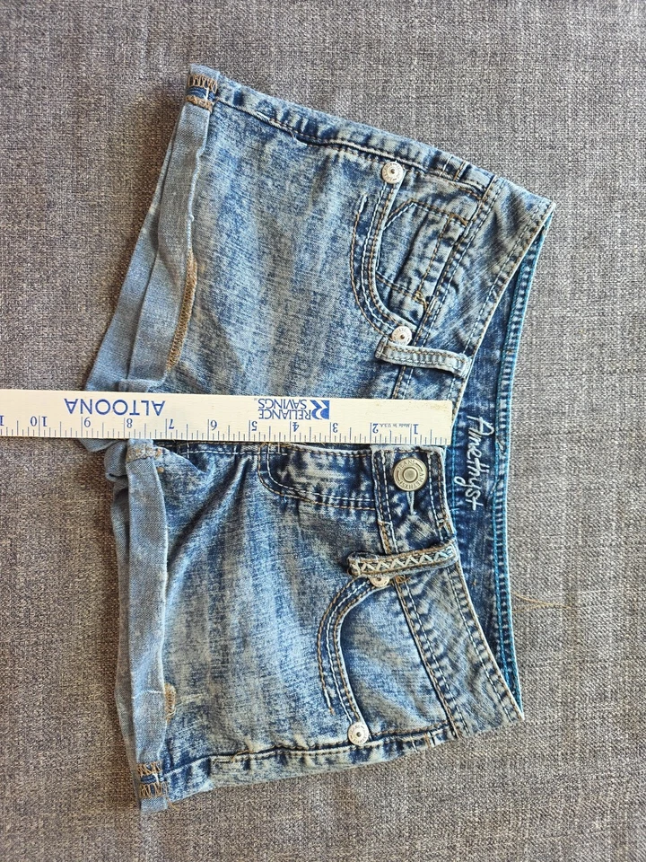 Amethyst Womens Size 3 Shorts Stone Wash Cuffed Embroidered - Image 2 of 4