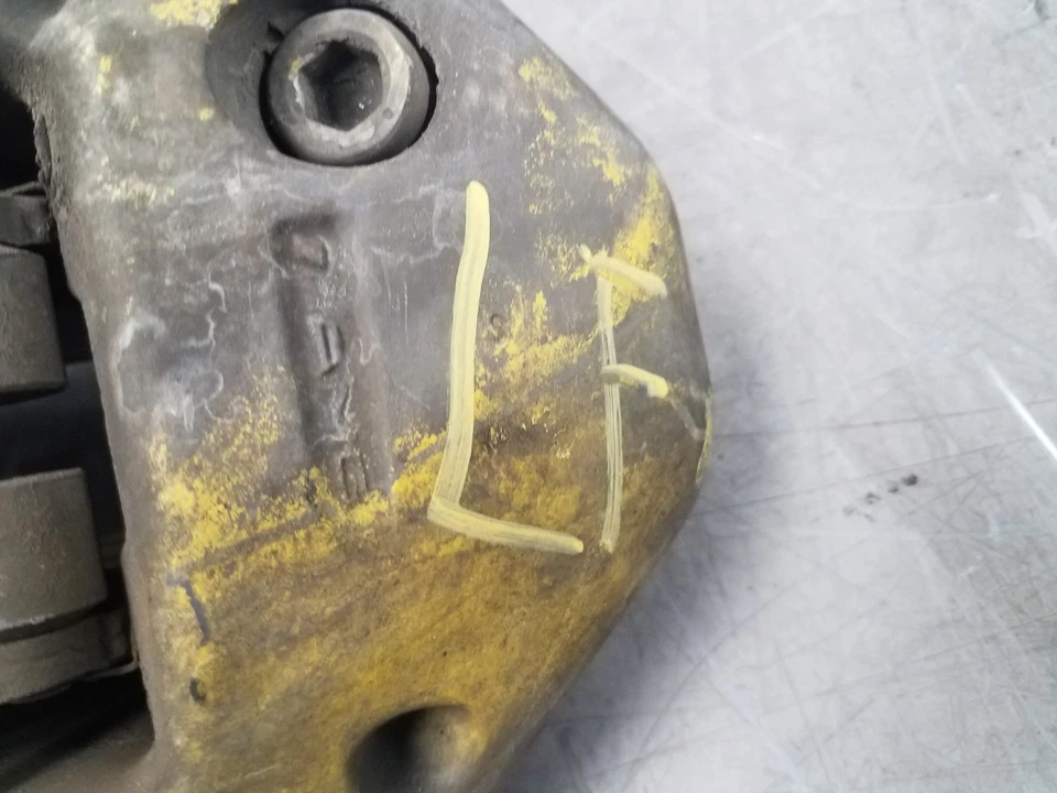 Pinzas de freno delanteras Mercedes Benz AMG E 63 2010 Brembo #1562 VV1 Foto 3 de 4