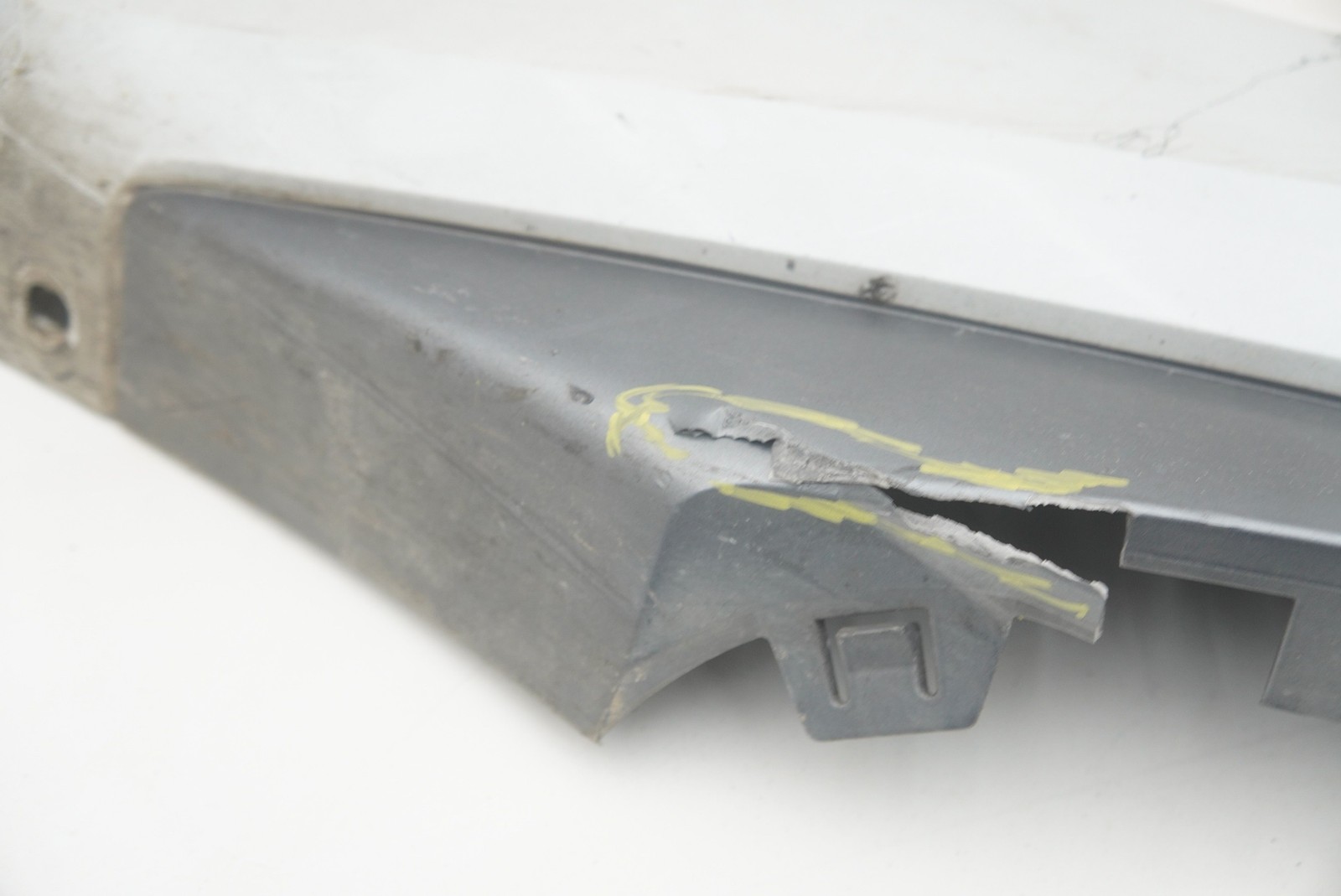 Left Driver Rocker Panel Side Skirt Trim Cover Panel 51777372039 BMW i8 *Note*