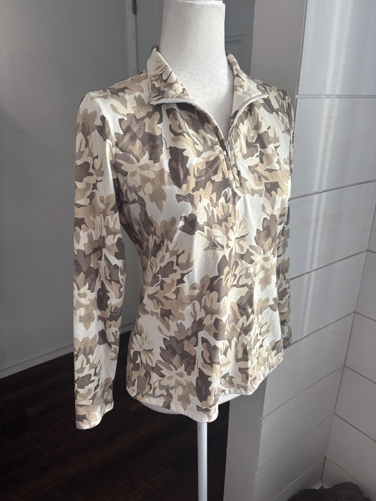 J McLaughlin Pullover Womens Medium Beige Brown Q… - image 2