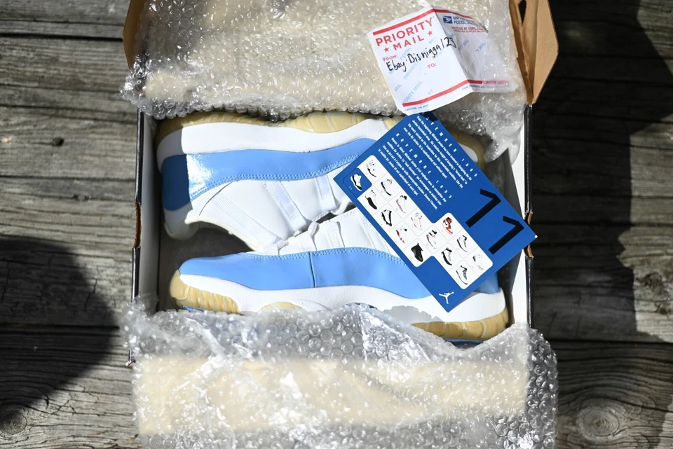 Talla 10 - Air Jordan 11 Retro 2001 Low Columbia Foto 4 de 4