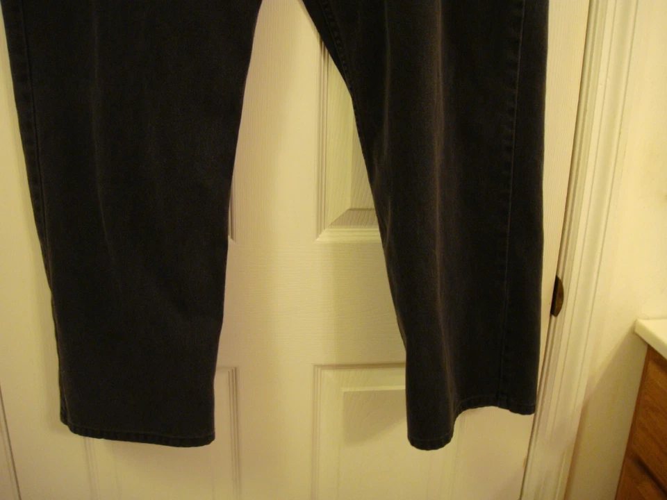 Men's L. L. Bean Comfort Waist Black Jeans Size 42 x 31 Tag says 32" - Image 4 of 4