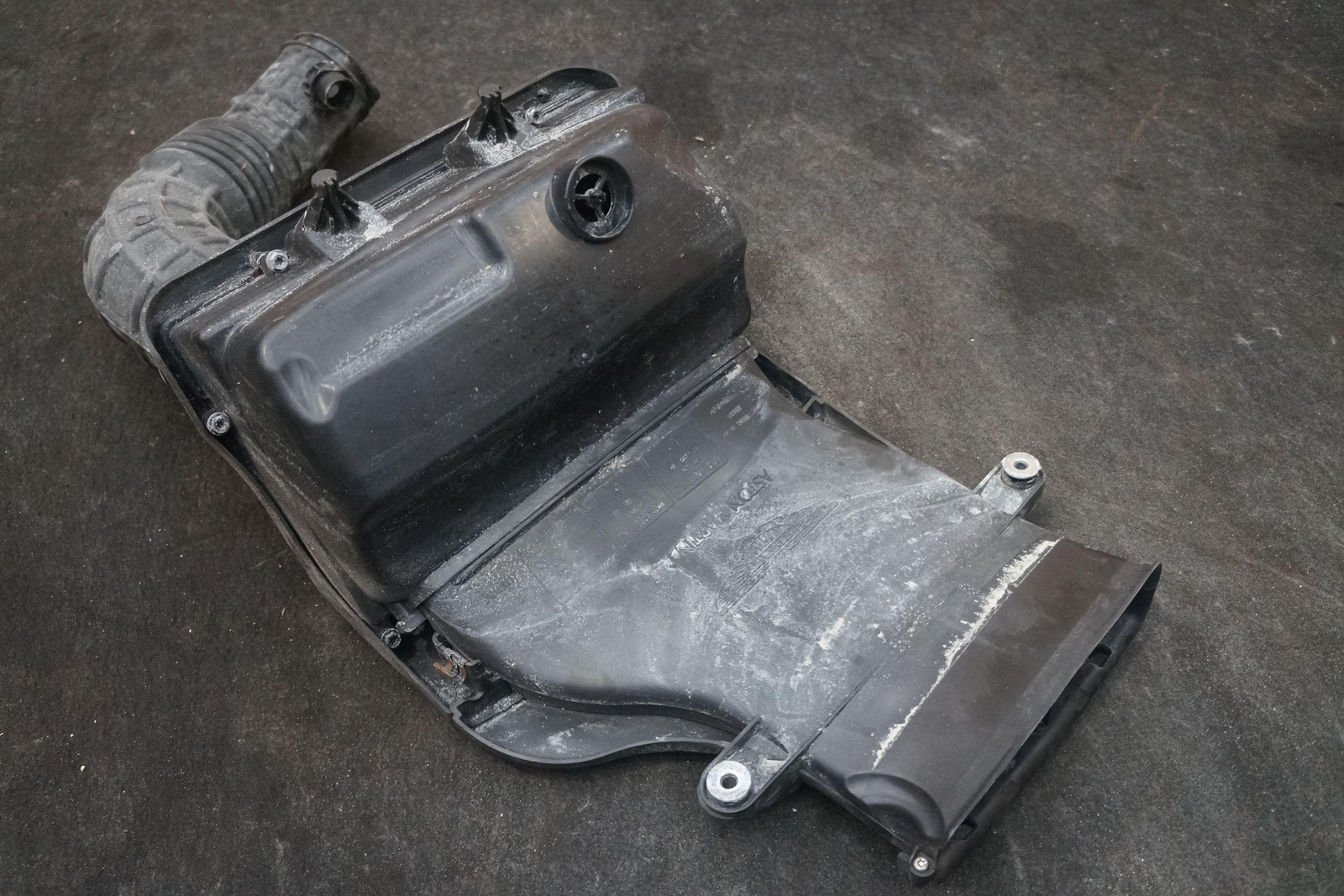 Left Air Cleaner Filter Box Duct JY53-52081-AC OEM Aston Martin DB11 2020