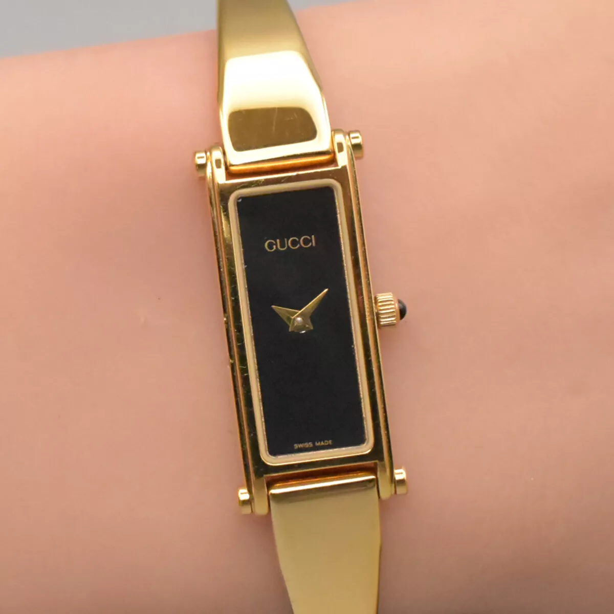 Montre à quartz femme vintage [presque comme neuve] GUCCI 1500 cadran noir doré du JAPON