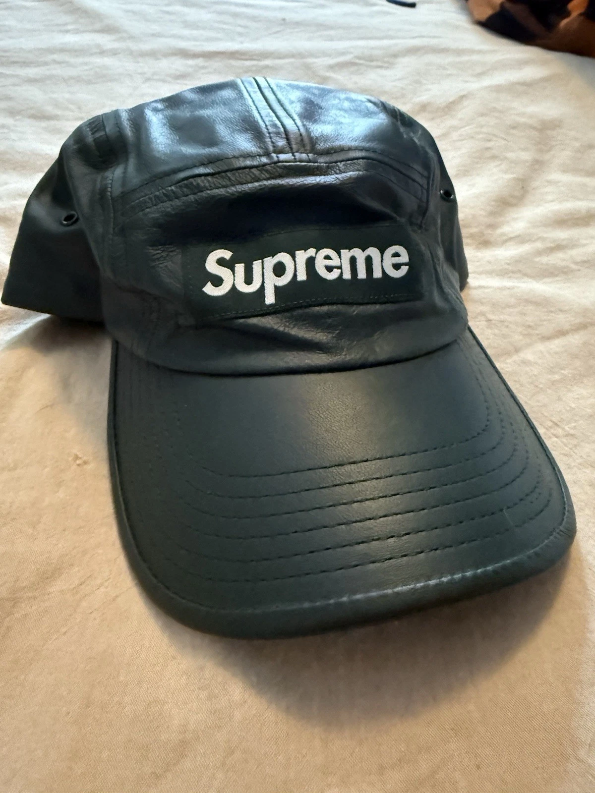 Casquette de camp Supreme en cuir 5 panneaux